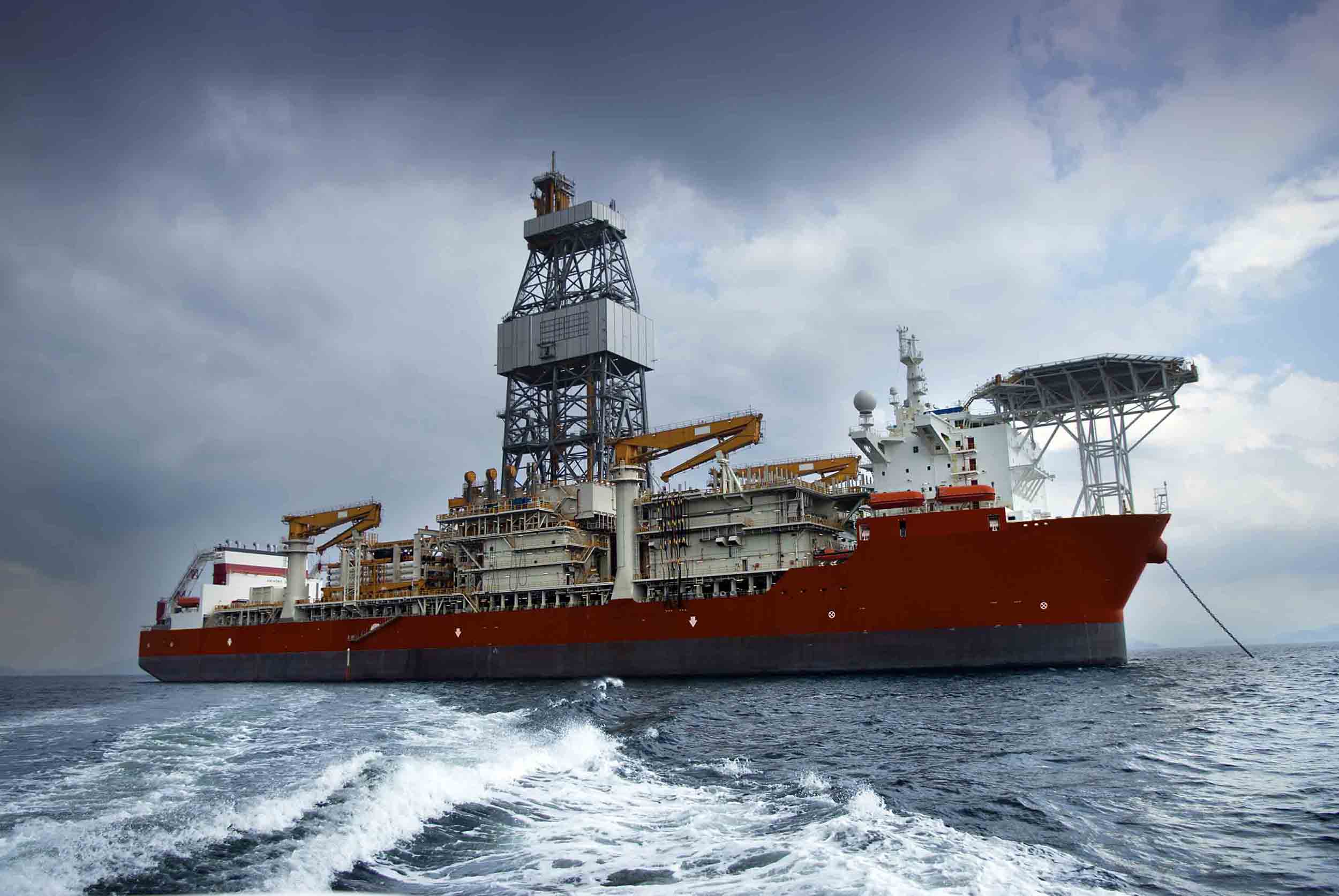 Drill ship